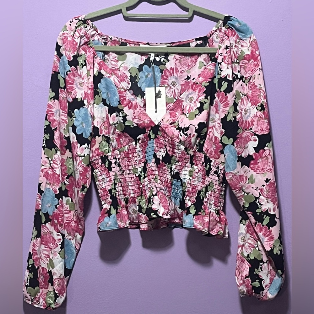 NWT Wayf V-Neck Dark Floral Cropped Blouse - Size M